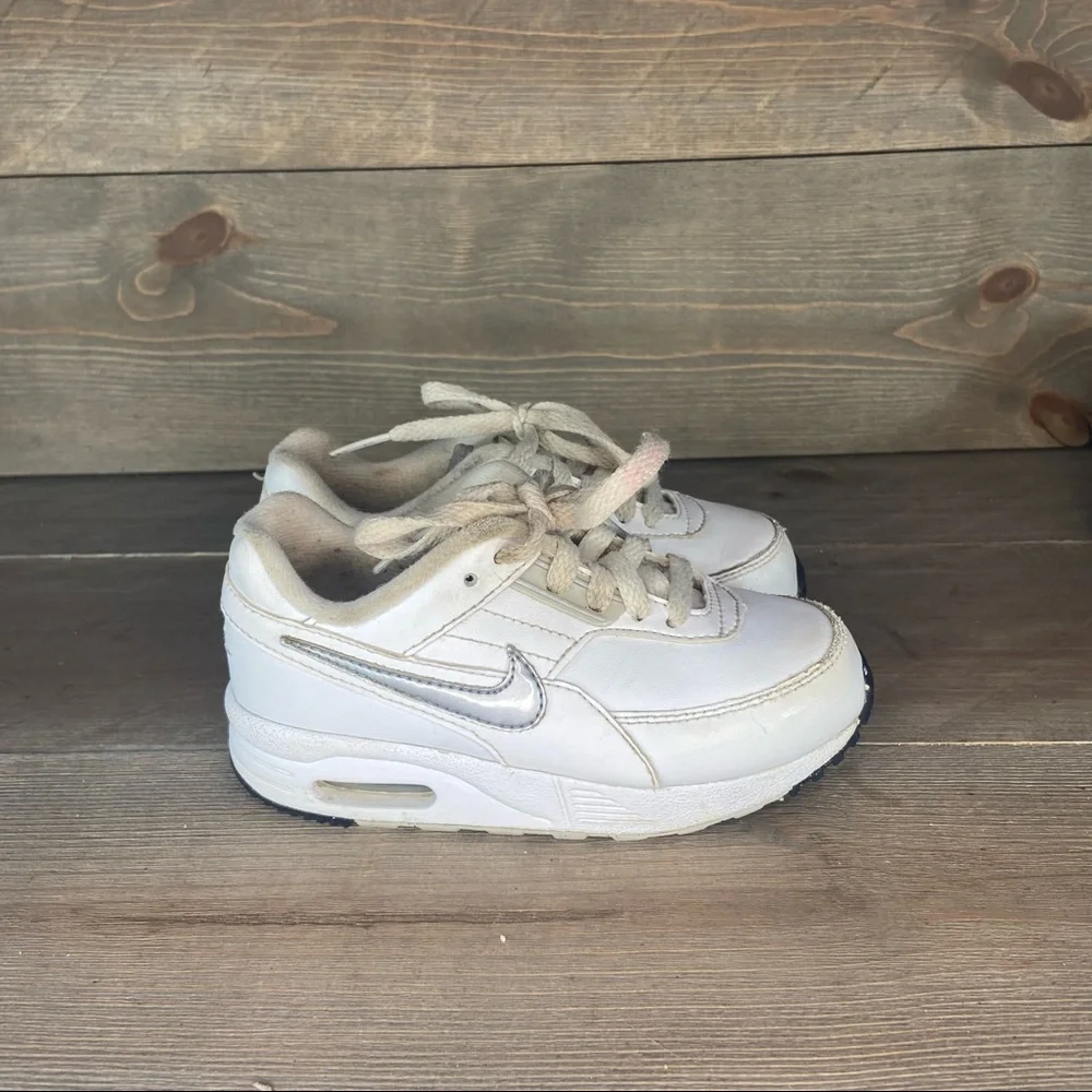 Nike air max lace up sneakers